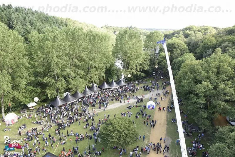 sph&egrave;re, h&eacute;lium, festival de poupet, blanc, bleu, concert, ext&eacute;rieur