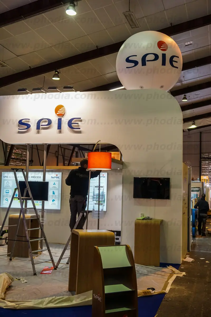 sph&egrave;re g&eacute;ante, h&eacute;lium, spie, salon, int&eacute;rieur
