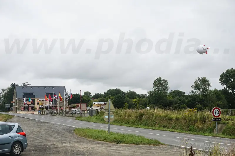 dirigeable, l'archange, mont saint-michel, blanc, rouge, restaurant, communication