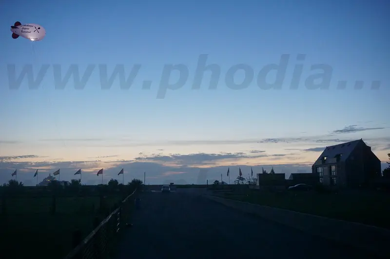 dirigeable, l'archange, mont saint-michel, blanc, rouge, restaurant, communication