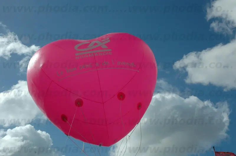 coeur, gonflable sur mesure, rose, cr&eacute;dit agricole, ext&eacute;rieur, communication, h&eacute;lium