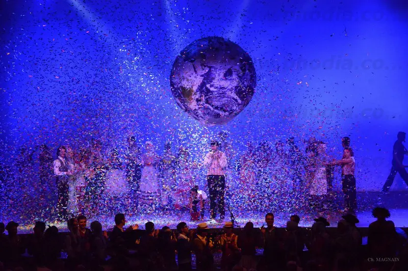 terre, sph&egrave;re h&eacute;lium g&eacute;ant, th&eacute;&acirc;tre, &eacute;v&eacute;nement, art, spectacle