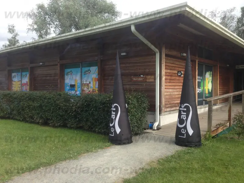 c&ocirc;ne, noir, sur mesure, air captif, le carls, &eacute;clairant