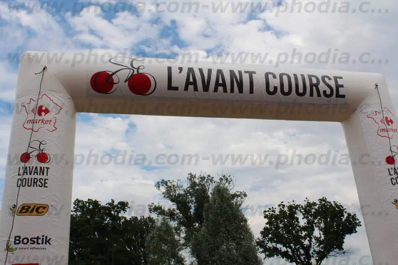 arche carr&eacute;, blanche, partenaires, l'avant course