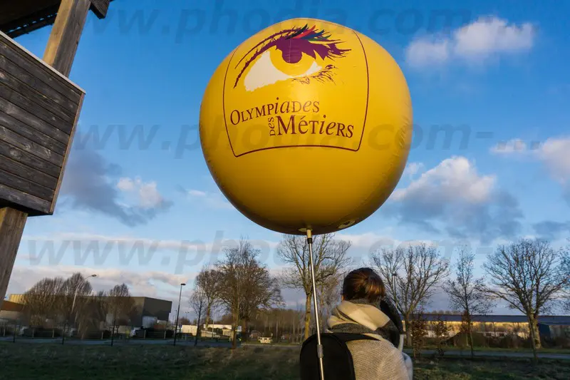 olympiades des m&eacute;tiers, ballons sac &agrave; dos, street marketing, publiciter, communication