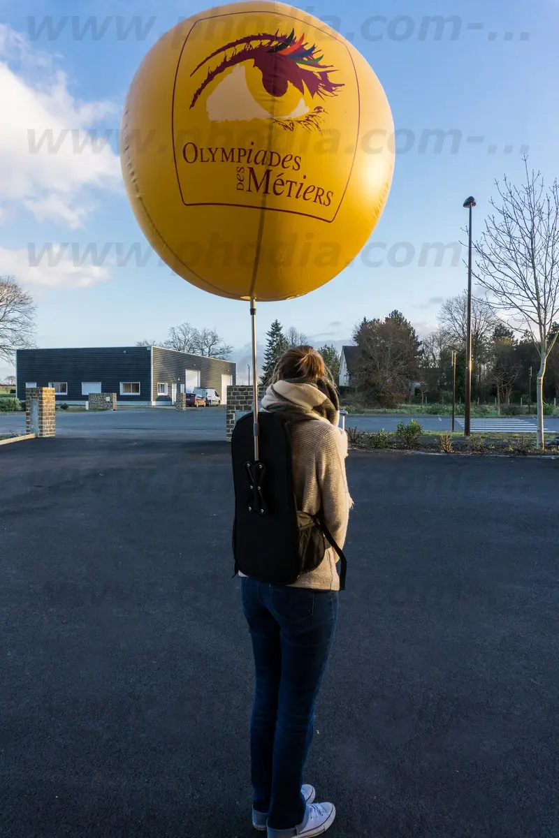 olympiades des m&eacute;tiers, ballons sac &agrave; dos, street marketing, publiciter, communication