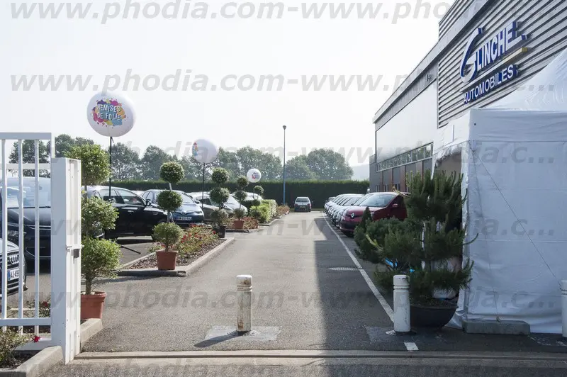 ballon de 1m sur tr&eacute;pied de 2m70 pour une animation commerciale