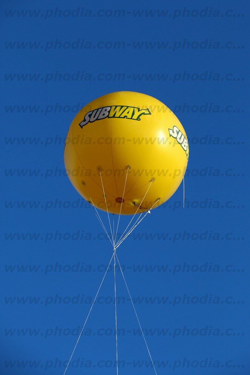 Ballon hélium de 2m50 en extérieur pour subway