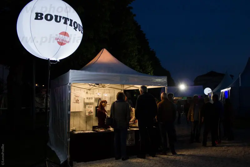 bar, festival, ext&eacute;rieur, ballon sur tr&eacute;pied, &eacute;clairant, blanc