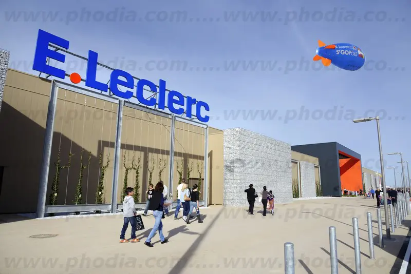 dirigeable, eleclerc, ouverture, h&eacute;lium, ext&eacute;rieur, commerce, st gop&ocirc;le