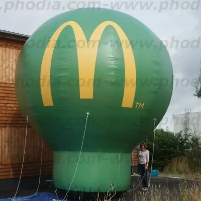 montgolfière auto-ventilée de 6m en extérieur pour l'ouverture d'un McDonald's
