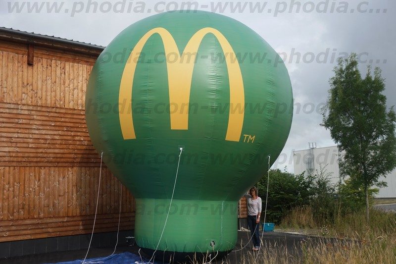montgolfière auto-ventilée de 6m en extérieur pour l'ouverture d'un McDonald's