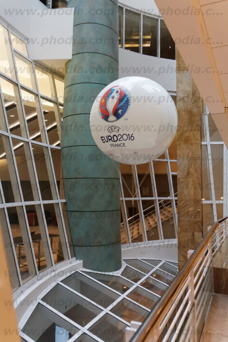 uefa-ballon-pub-signaletique-gonflable, h&eacute;lium, blanc, &eacute;v&eacute;nement sportif