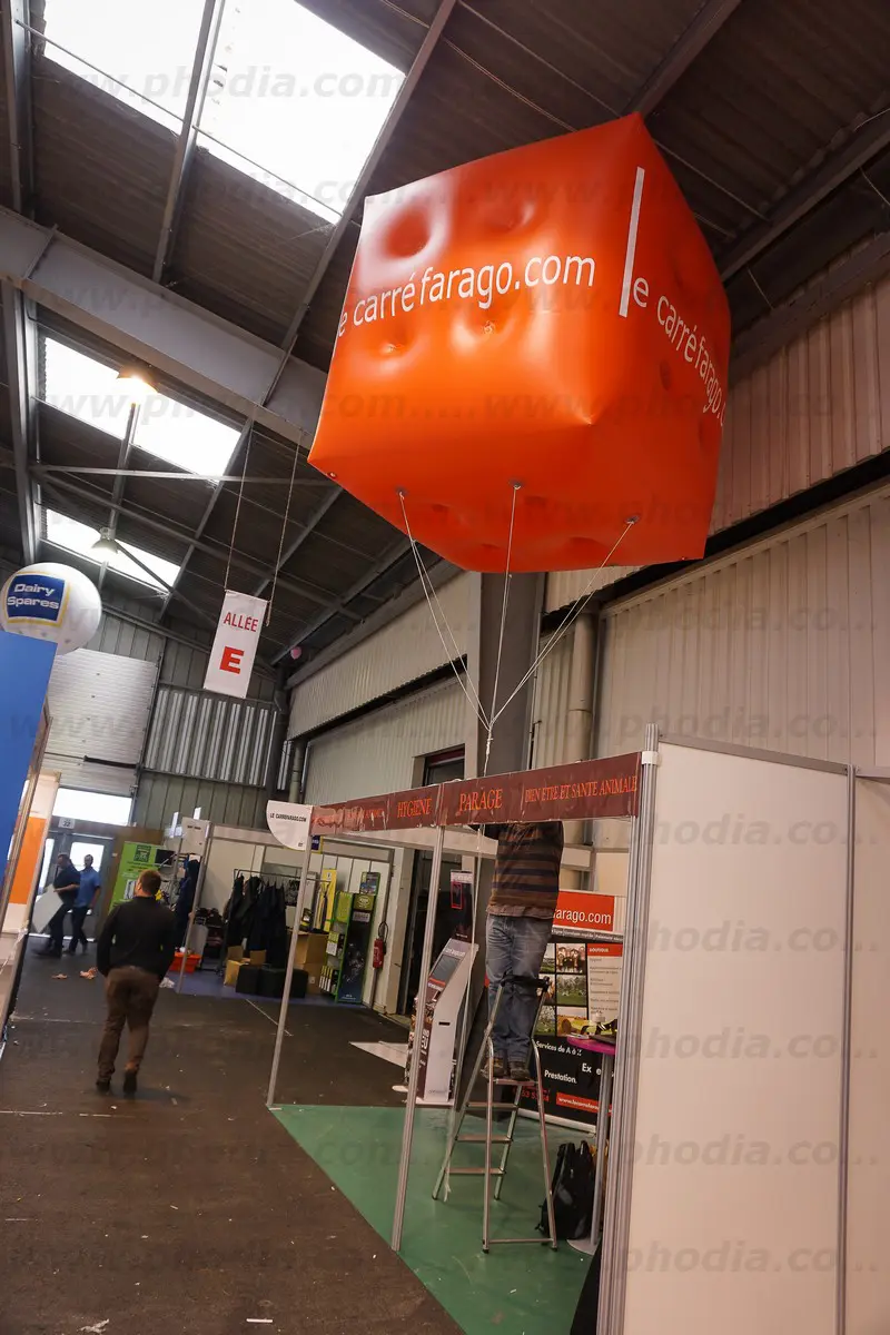 cube, h&eacute;lium, rouge, carr&eacute;farago, space 2017