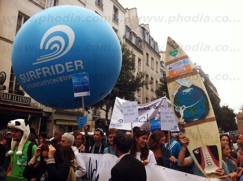 surfrider europe manif 2014, ballon géant hélium