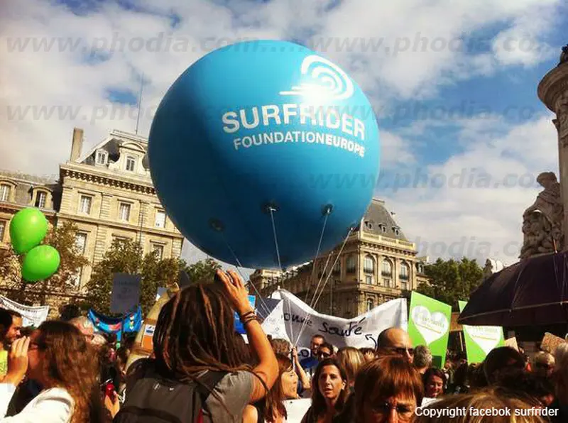 surfrider europe manif 2014, ballon g&eacute;ant h&eacute;lium