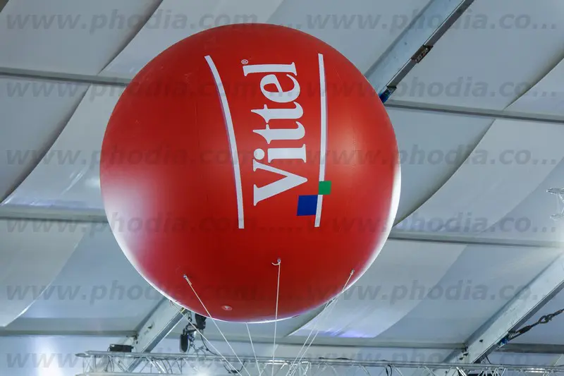 vittel, ballon g&eacute;ant h&eacute;lium, salon, rouge