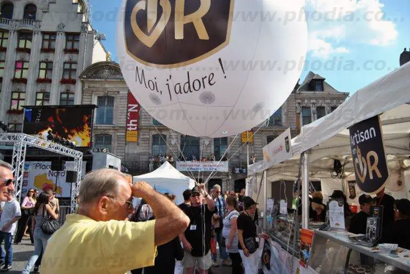 Braderie de Lille 2011, artisan or, sph&egrave;re, h&eacute;lium, &eacute;v&eacute;nement