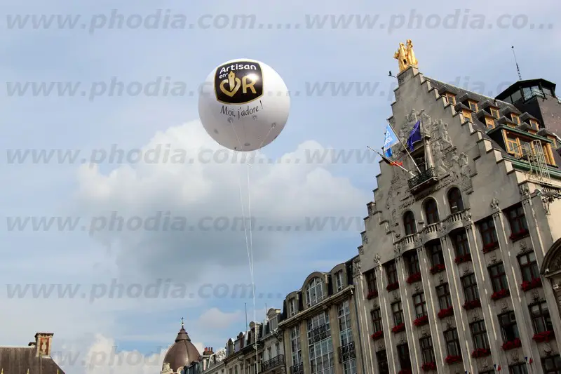 Braderie de Lille 2011, artisan or, sph&egrave;re, h&eacute;lium, &eacute;v&eacute;nement