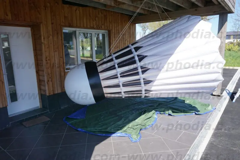 babolat, balle de tennis, volant, g&eacute;ant, air captif, &eacute;v&eacute;nement, spectacle