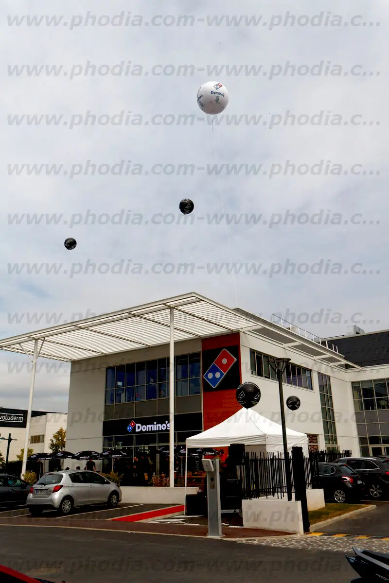 Domino's pizza Gennevilliers (sphere 3m)