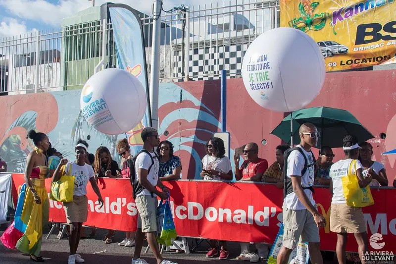 Ballon sac &agrave; dos 80cm Communaut&eacute; d&rsquo;Agglom&eacute;ration la Riviera du Levant, Administration / Fonction publique, Air, Ballon sac &agrave; dos, Blanc, Communication, Ext&eacute;rieur, Mairie / Agglom&eacute;ration, Street marketing, Tourisme