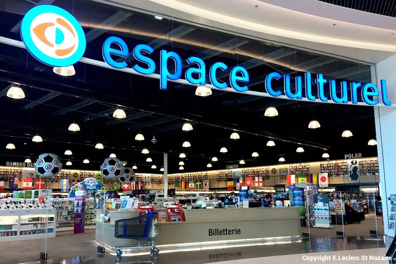 espace culturel leclerc st nazaire, 2m, Animation commerciale, Auto-rotatif, Communication, E.Leclerc, GMS, H&eacute;lium, Int&eacute;rieur, Sph&egrave;re, Total covering