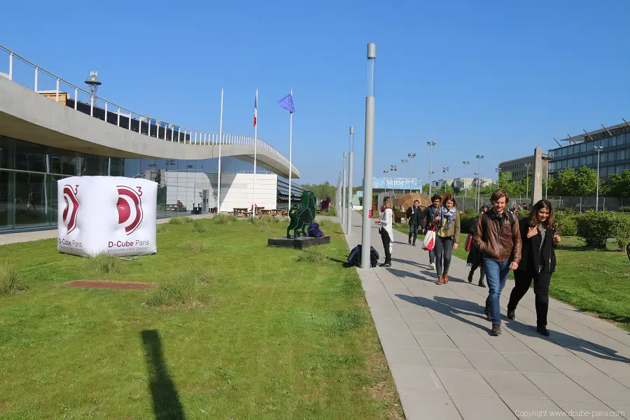 Cube, 2m, Agence Descartes, D&eacute;veloppement, Administration / Fonction publique, Air, Blanc, Communication, Cube, Ext&eacute;rieur, Inauguration, Portes ouvertes