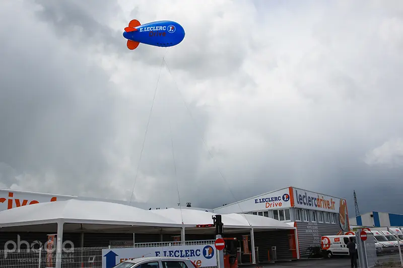 Dirigeable 6m E.Leclerc drive Cat&eacute;gories : 6m, Animation commerciale, Communication, Dirigeable, E.Leclerc, Ext&eacute;rieur, GMS, H&eacute;lium, Ouverture magasin, P293