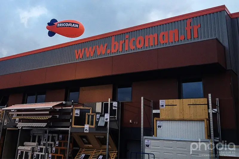 Dirigeable 6m Bricoman | Saint Quentin Cat&eacute;gories : 6m, Dirigeable, Ext&eacute;rieur, GMS, H&eacute;lium, Ouverture magasin, P485