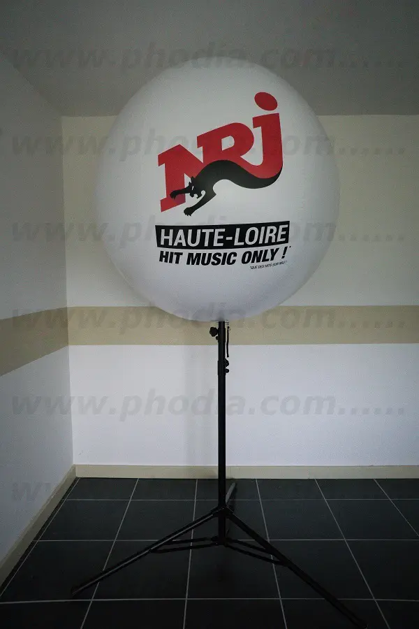 Ballon sur trépied 1m20 NRJ Haute Loire, Air, Ballon sur trépied (mât 2m70), Blanc, Événement sportif, Intérieur, Lumineux, Sport - Animation, Télécommunications