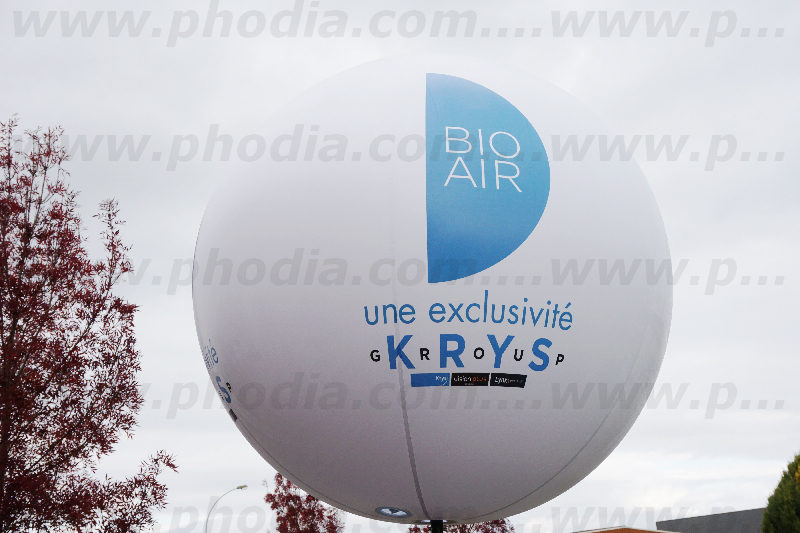 ballon sur trépied 1m30 Krys group, 4 faces, Air, Ballon sur trépied (mât 2m70), Blanc, Extérieur, Krys, Séminaire / Convention