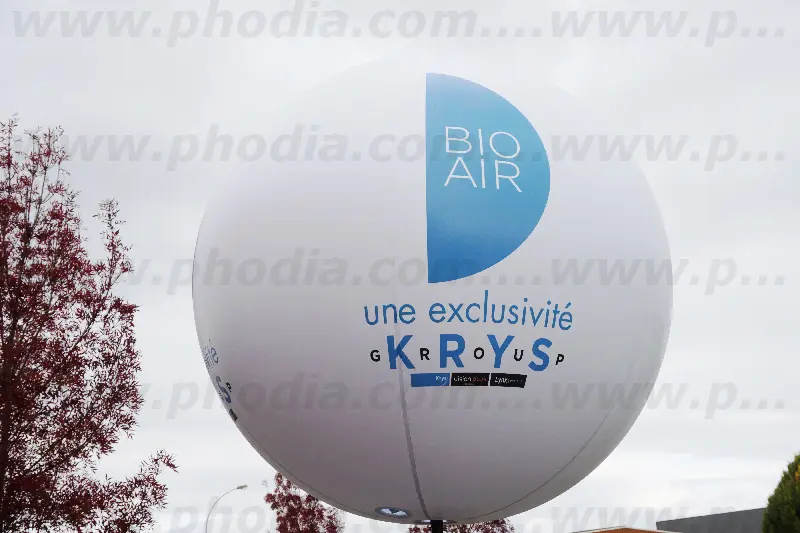 ballon sur tr&eacute;pied 1m30 Krys group, 4 faces, Air, Ballon sur tr&eacute;pied (m&acirc;t 2m70), Blanc, Ext&eacute;rieur, Krys, S&eacute;minaire / Convention