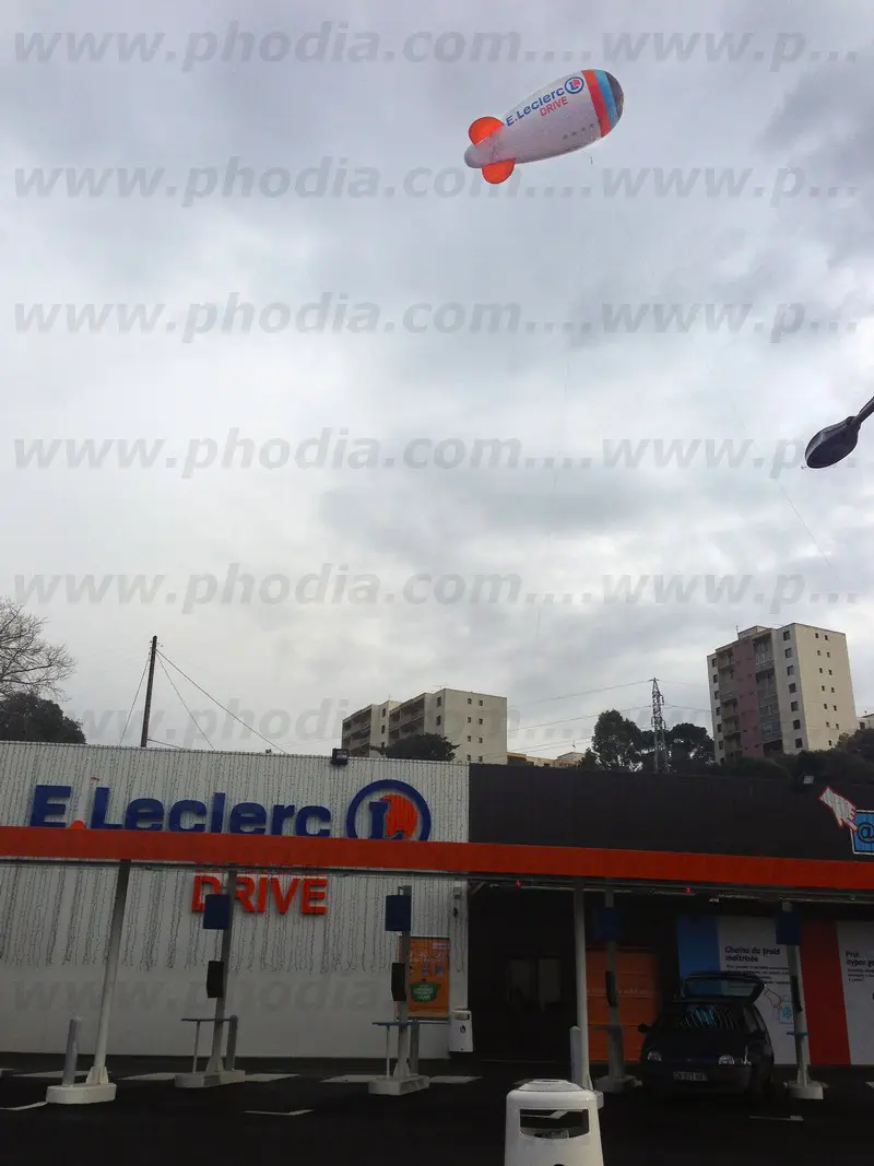 Dirigeable 6m E.Leclerc Ajaccio, Animation commerciale, Blanc, Communication, Dirigeable, E.Leclerc, Ext&eacute;rieur, H&eacute;lium, Ouverture magasin, Total covering