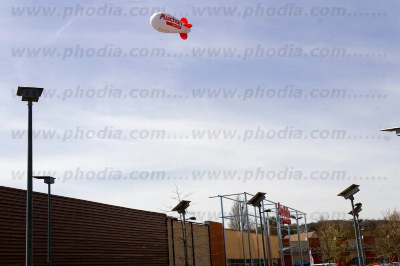 Dirigeable 6m Auchan, Blanc, Communication, Dirigeable, Ext&eacute;rieur, H&eacute;lium