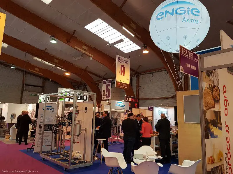 Sph&egrave;re 1m80 ENGIE Axima, Blanc, CFIA (Rennes), H&eacute;lium, Industrie - Mat&eacute;riaux, Int&eacute;rieur, Lumineux, Salon, Sph&egrave;re