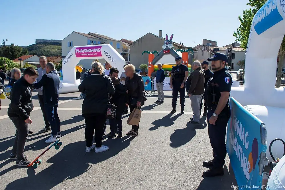 Auto-ventil&eacute;, Autres, Blanc, Communication, Culture - Spectacle, Ext&eacute;rieur, Mairie / Agglom&eacute;ration, Sport - Animation