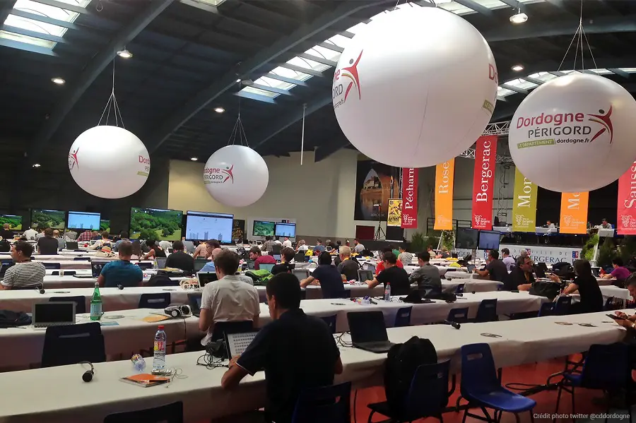 Sph&egrave;res 2m50 D&eacute;partement Dordogne, Administration / Fonction publique, Air, Blanc, &Eacute;v&eacute;nement sportif, Int&eacute;rieur, Mairie / Agglom&eacute;ration, Sph&egrave;re, Suspendu, Tourisme