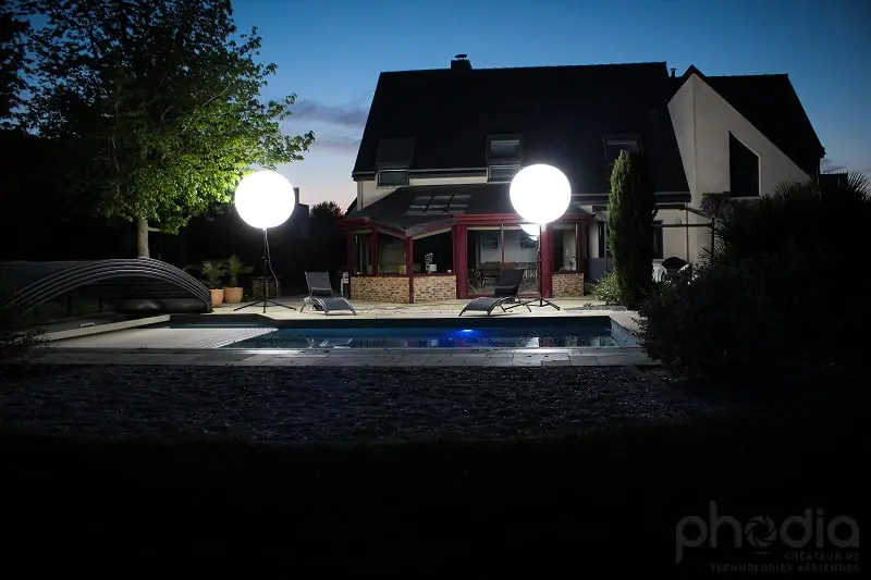 Ballon &eacute;clairant sur tr&eacute;pied 1m30 ,Air, Autres, Ballon sur tr&eacute;pied (m&acirc;t 2m70), Blanc, &Eacute;clairant, Ext&eacute;rieur, Lancement produit / Gala, Non class&eacute;