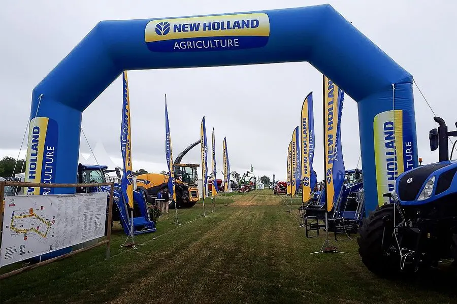 Arche 7m New Holland, Auto-ventil&eacute;, Ext&eacute;rieur, Foire, Portes ouvertes, Transport - Logistique