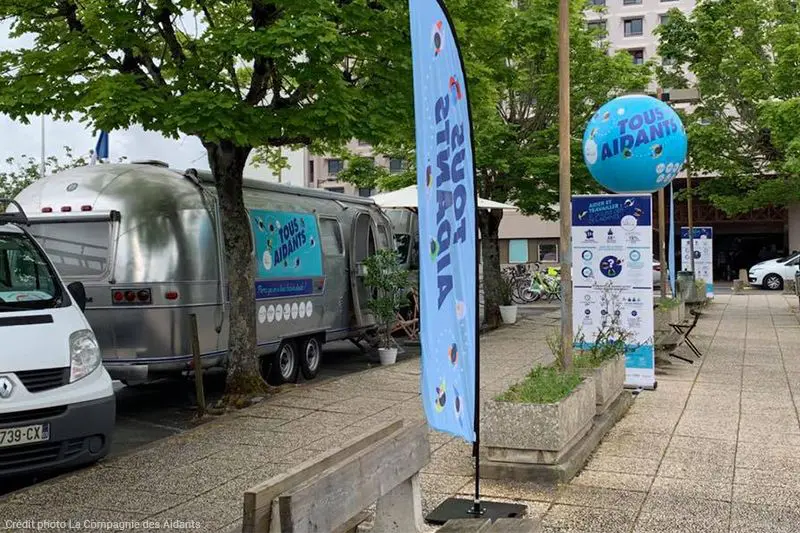 Ballon sur tr&eacute;pied 1m30 Tous aidants, Air, Ballon sur tr&eacute;pied (m&acirc;t 2m70), Communication, Ext&eacute;rieur, Informatique - Web, Total covering