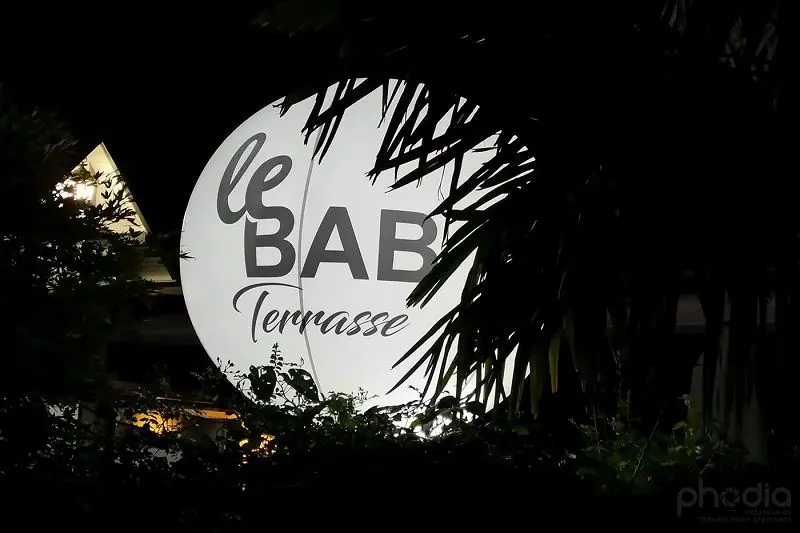 Ballon sur tr&eacute;pied 1m Restaurant le BAB, Air, Autres, Ballon sur tr&eacute;pied (m&acirc;t 2m70), Blanc, Communication, Ext&eacute;rieur, H&ocirc;tellerie - Restauration, Lumineux, Non class&eacute;