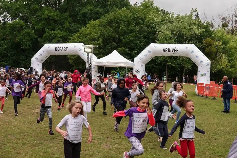 Arche 4m Ville Jouy-le-Moutier, Auto-ventil&eacute;, Blanc, &Eacute;v&eacute;nement sportif, Ext&eacute;rieur, blanc