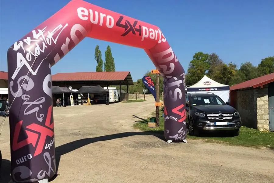 Arche 6m Euro 4X4 parts, Auto-ventil&eacute;, &Eacute;v&eacute;nement sportif, Ext&eacute;rieur, Sport - Animation, rouge