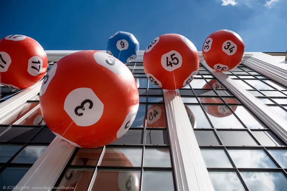 Sph&egrave;re 1m80 Loterie Nationale belgique, Air, Communication, &Eacute;v&eacute;nement sportif, Ext&eacute;rieur, Sph&egrave;re, Suspendu, Total covering