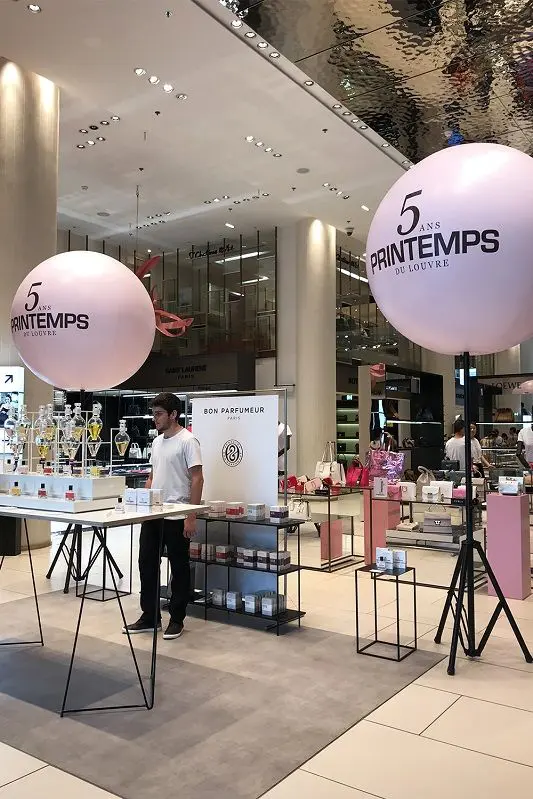 Ballon sur tr&eacute;pied 1m30 Printemps du Louvre, Air, Animation commerciale, Ballon sur tr&eacute;pied (m&acirc;t 2m70), Commerce - Immobilier, Int&eacute;rieur