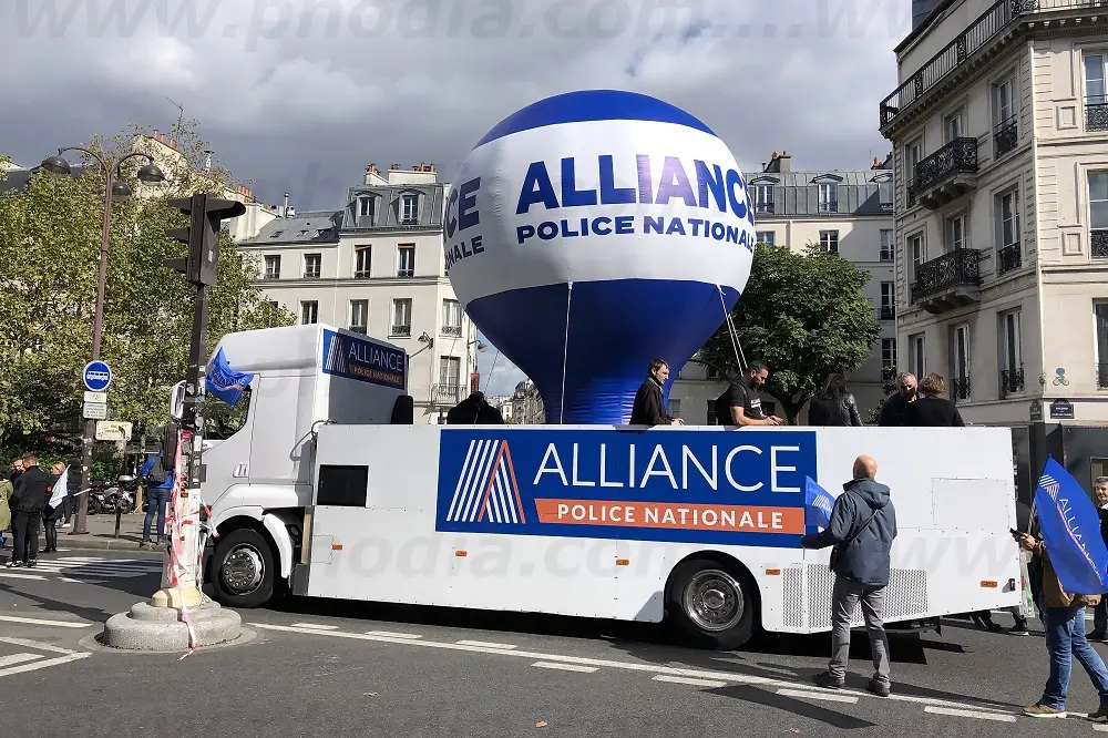 Montgolfi&egrave;re 5m Alliance PN capture tv manifestation policiers 2 octobre 2019, Administration / Fonction publique, Auto-ventil&eacute;, Ext&eacute;rieur, Manifestation, Montgolfi&egrave;re, Montgolfi&egrave;re auto-ventil&eacute;e, Police / Gendarmerie