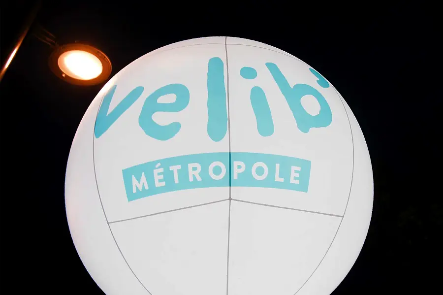 Ballon sur tr&eacute;pied 2m V&eacute;lib&rsquo;, Administration / Fonction publique, Air, Association / Syndicat, Autres, Ballon sur tr&eacute;pied (m&acirc;t 4m), Blanc, Communication, &Eacute;v&eacute;nement sportif, Ext&eacute;rieur, Lumineux, Mairie / Agglom&eacute;ration