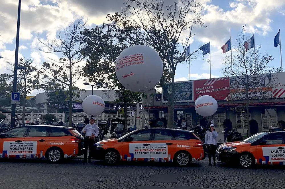 Sph&egrave;re Leboncoin 2m et Ballon sac &agrave; dos Leboncoin 80cm, Animation commerciale, Blanc, Commerce - Immobilier, Communication, Ext&eacute;rieur, H&eacute;lium, RENT Paris, Salon, Sph&egrave;re, Street marketing