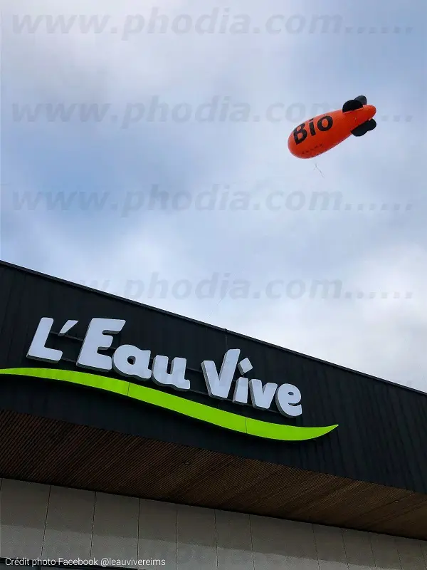 Dirigeable L&rsquo;eau vive 6m, Agroalimentaire - Alimentation, Communication, Dirigeable, Ext&eacute;rieur, GMS, H&eacute;lium, Ouverture magasin, P021
